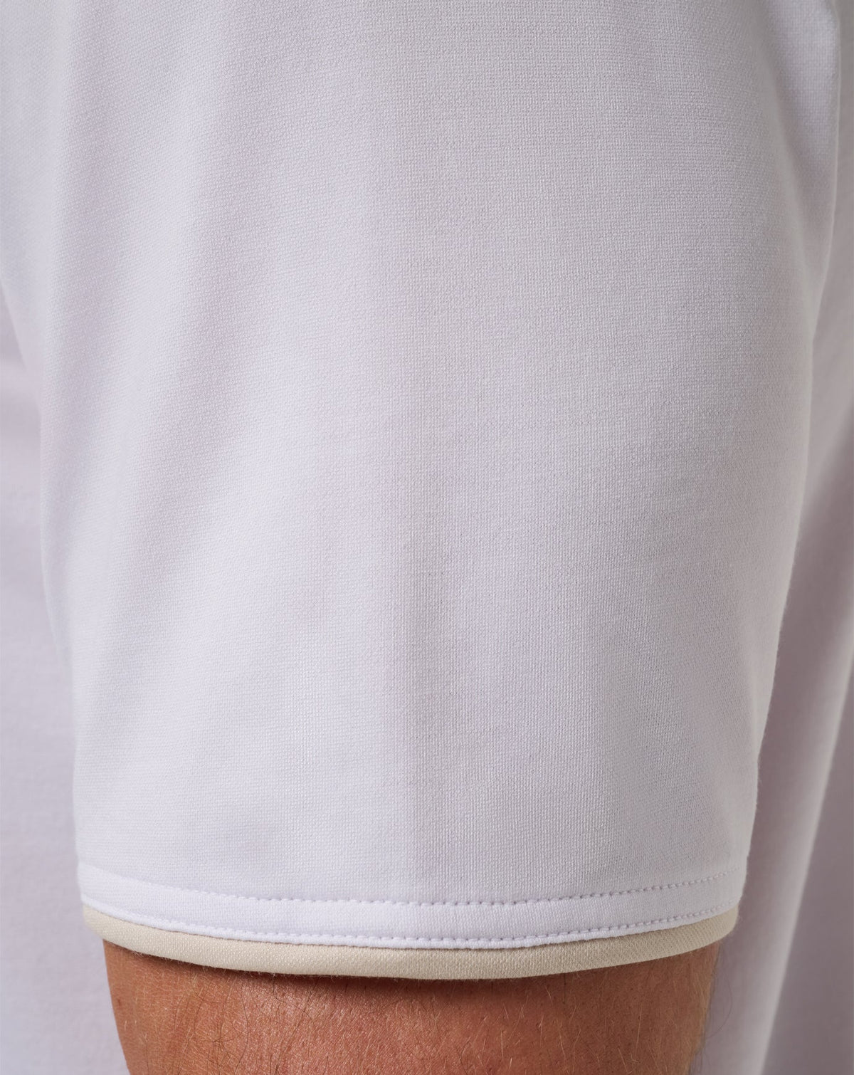 Featherweight On The Grind Polo White | Travis Mathew Essential