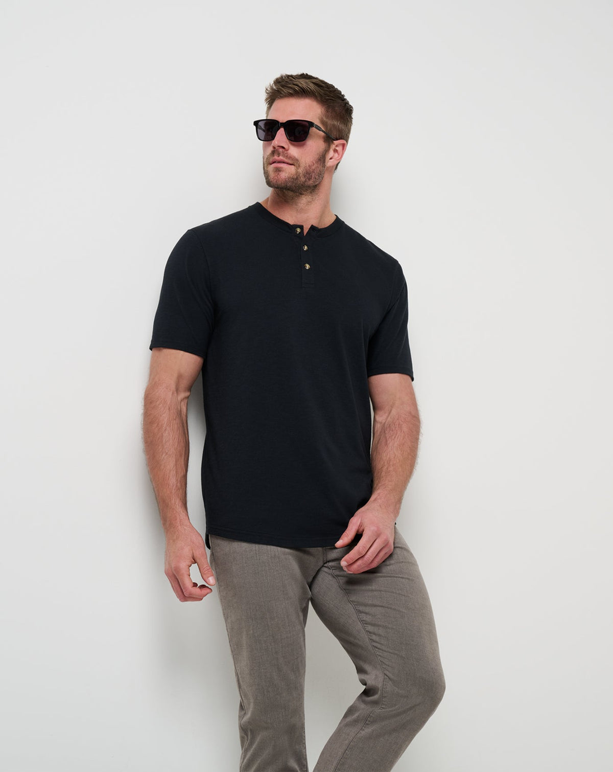 All Adrift Tee Black | Travis Mathew Customer Favorite