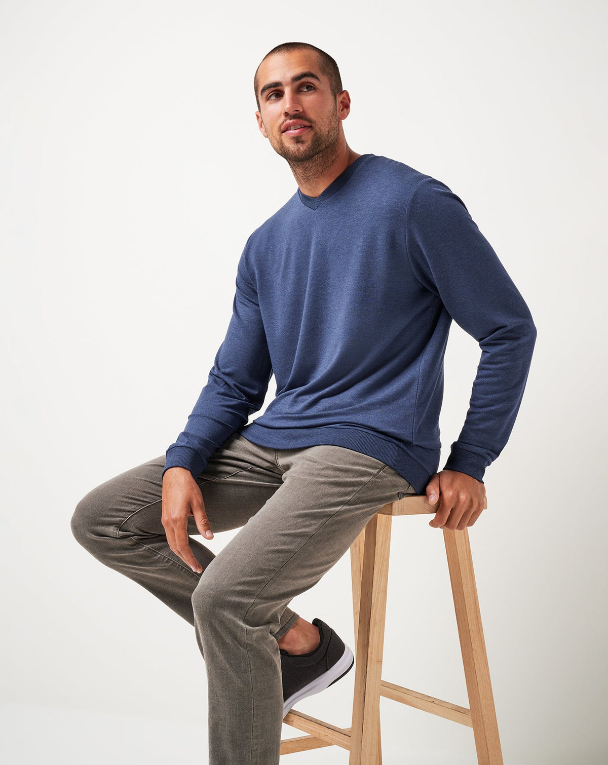 Amenities V-Neck Crew Heather Blue Nights | Travis Mathew Signature