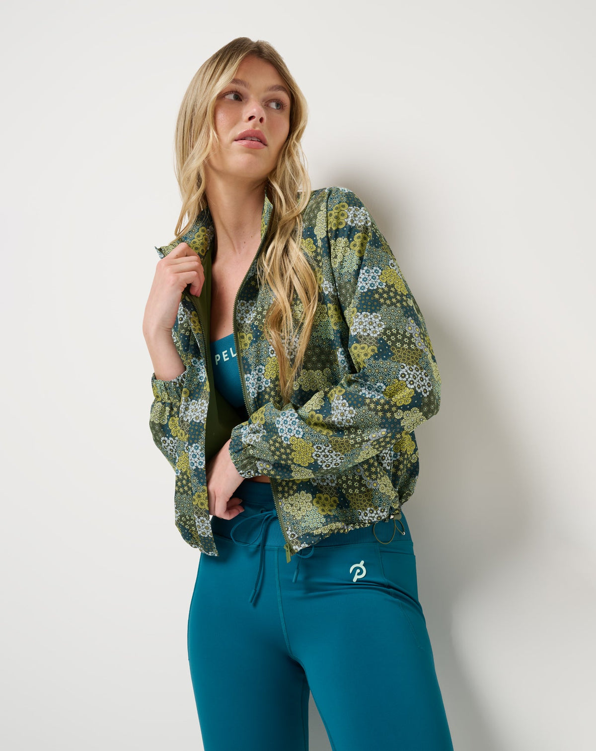 New Light Jacket Bronze Green Multi | Travis Mathew Deals