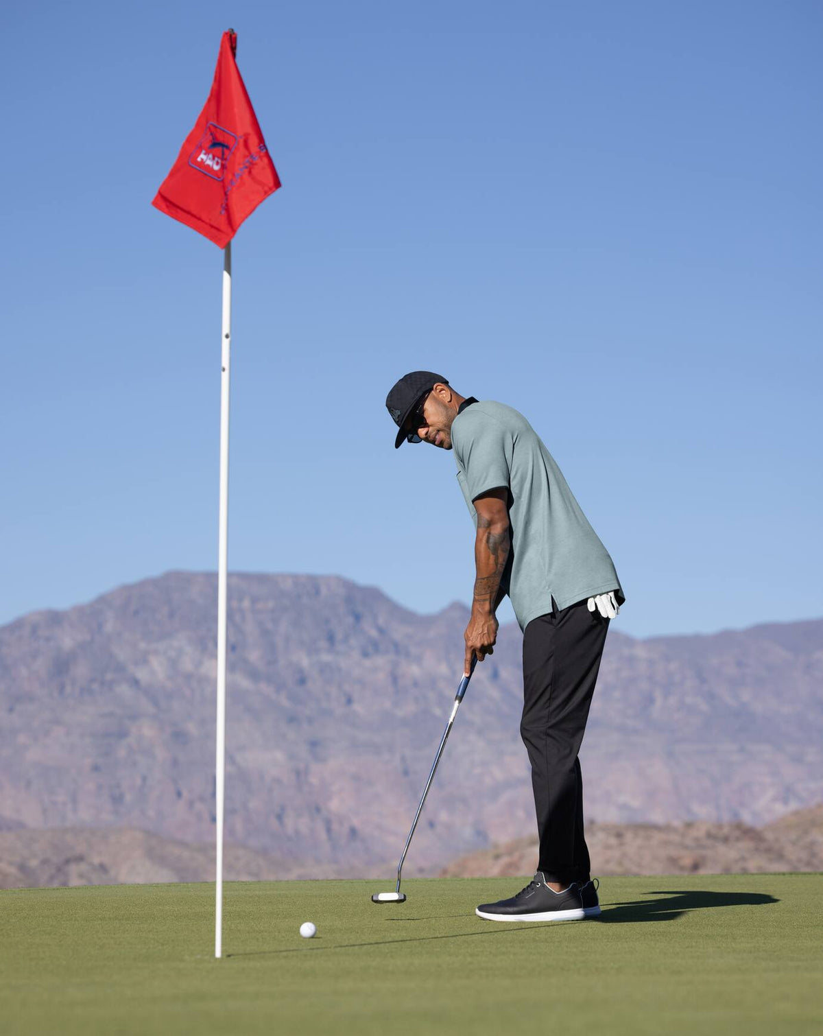 Featherweight Polo Black | Travis Mathew Trending