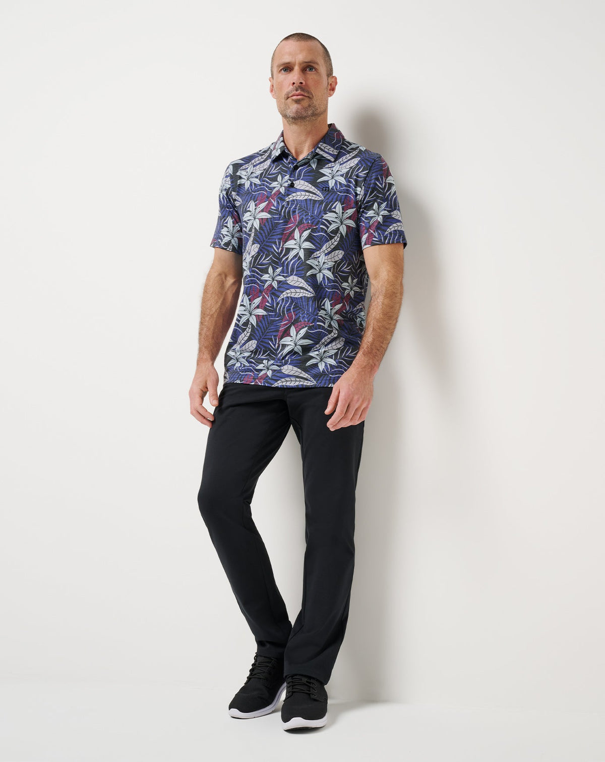 Featherweight Open Bay Polo Black | Travis Mathew Essential