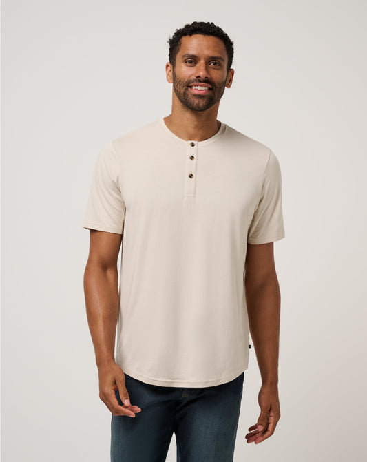 Cloud Henley Tee Italian Sand | Travis Mathew Signature