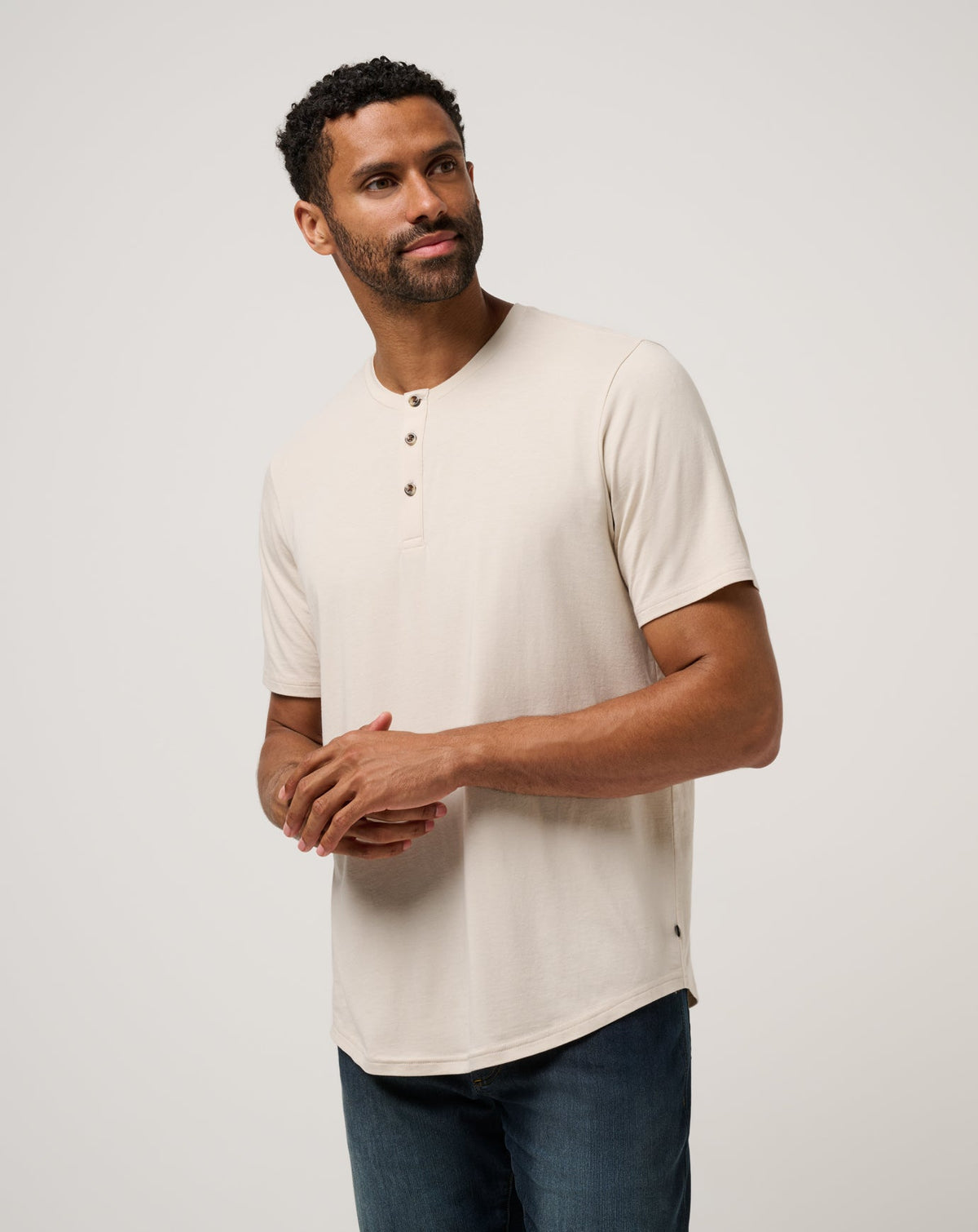 Cloud Henley Tee Italian Sand | Travis Mathew Signature