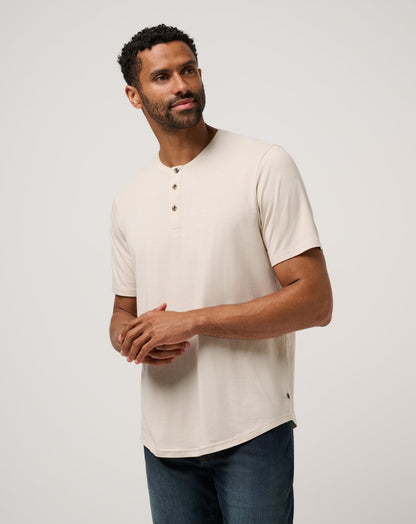 Cloud Henley Tee Italian Sand | Travis Mathew Signature