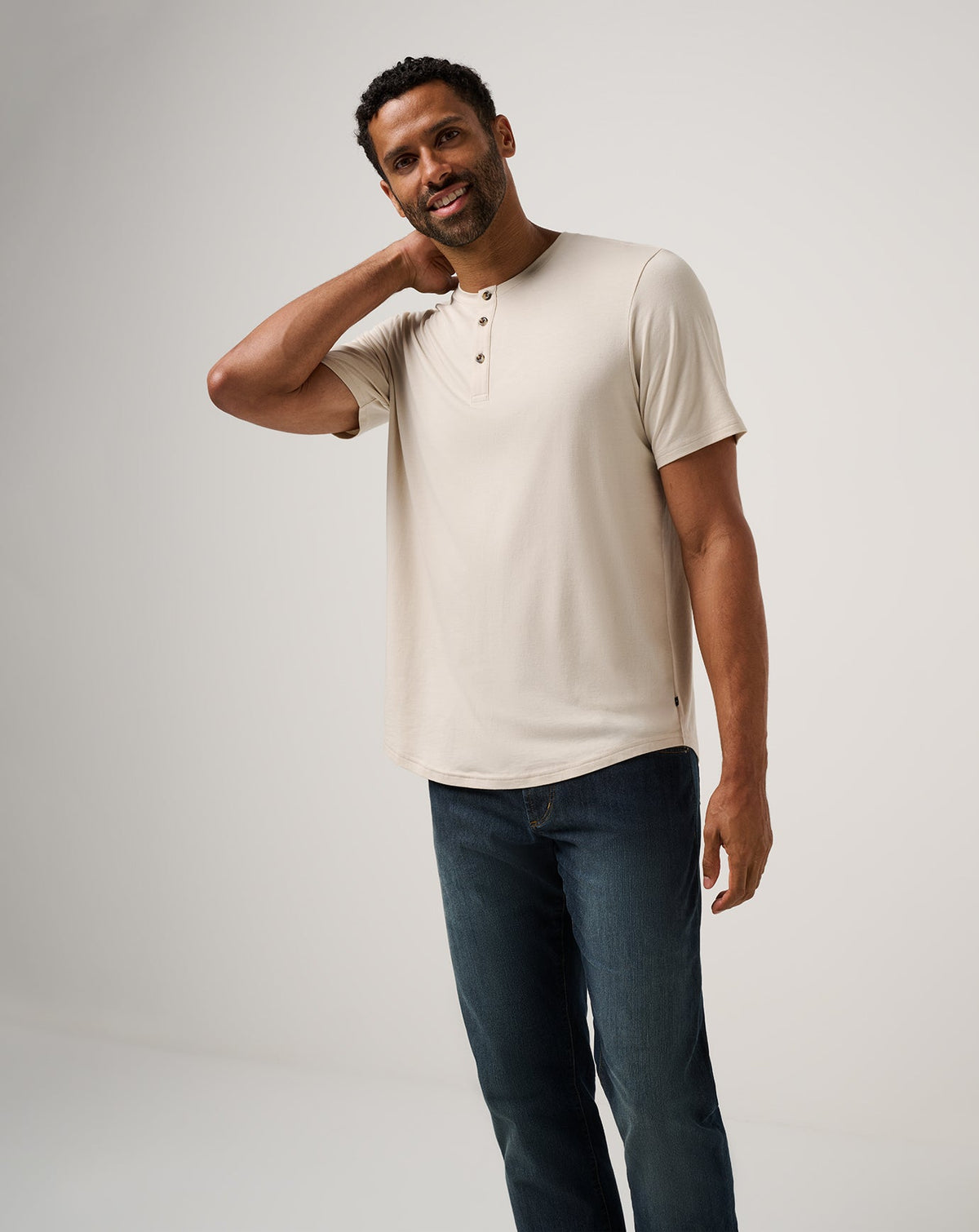 Cloud Henley Tee Italian Sand | Travis Mathew Signature