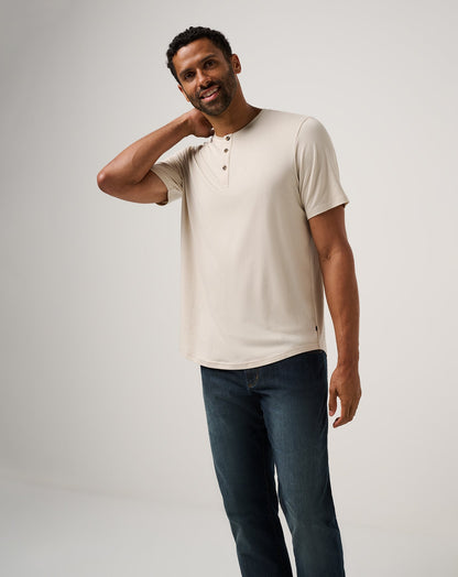 Cloud Henley Tee Italian Sand | Travis Mathew Signature