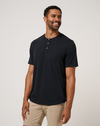 Cloud Henley Tee Black | Travis Mathew Essential