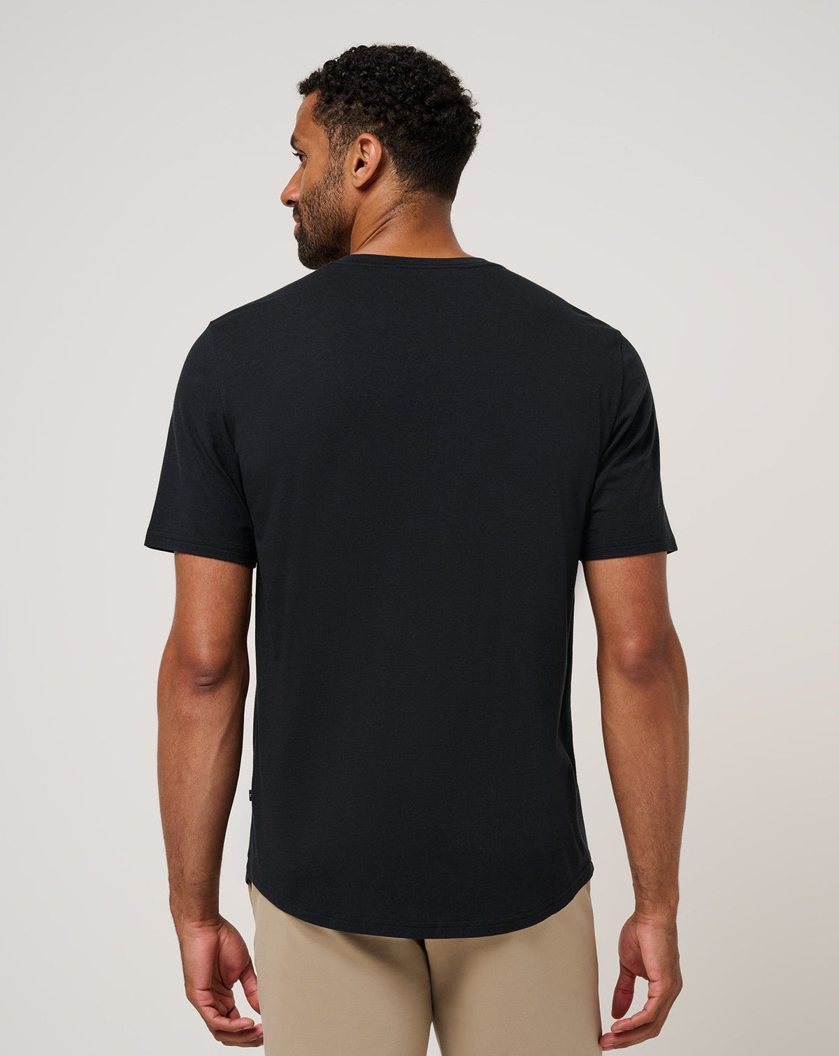 Cloud Henley Tee Black | Travis Mathew Essential