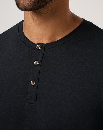 Cloud Henley Tee Black | Travis Mathew Essential