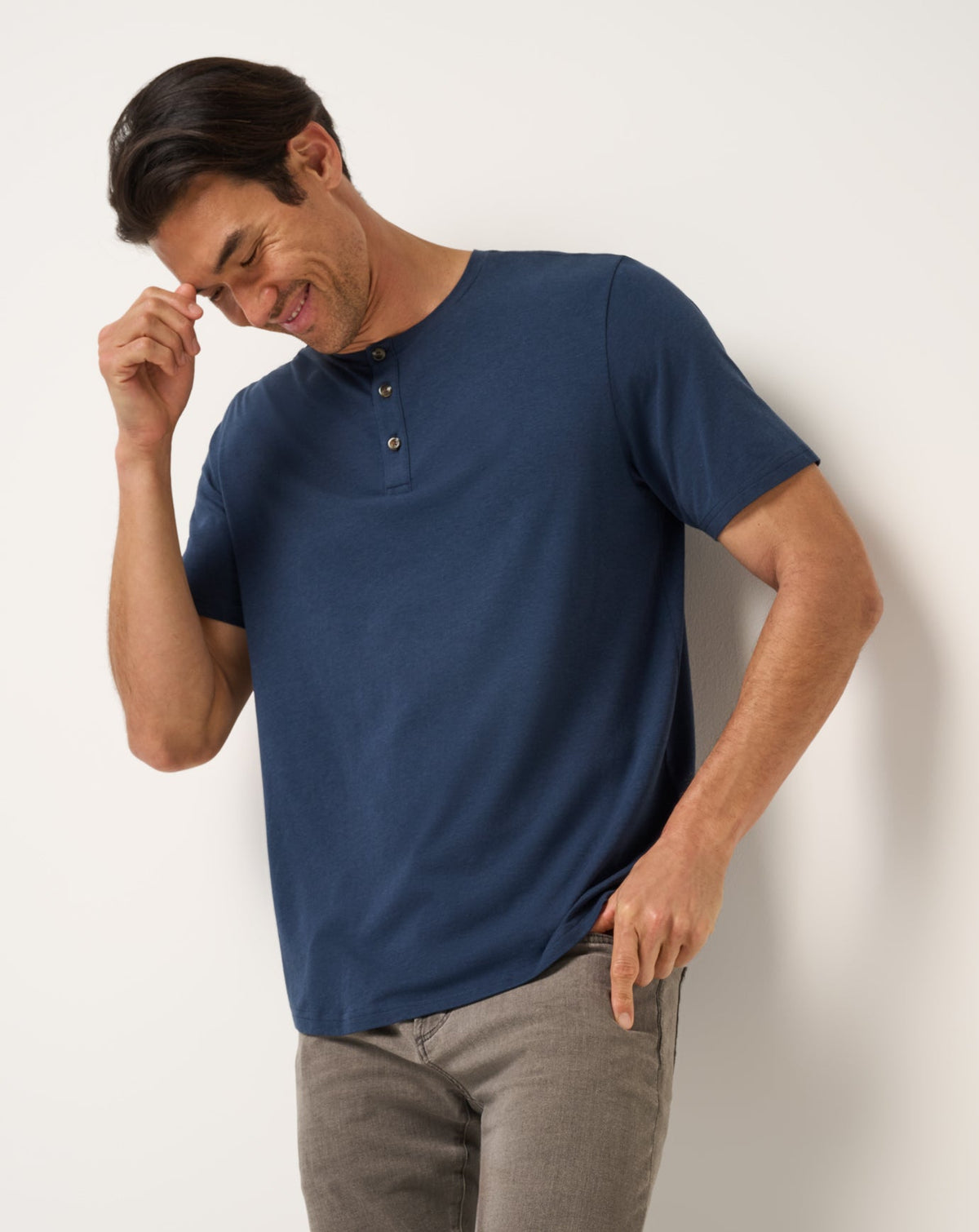 Cloud Henley Tee Total Eclipse | Travis Mathew Quality