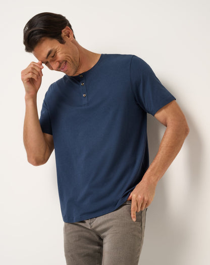 Cloud Henley Tee Total Eclipse | Travis Mathew Quality