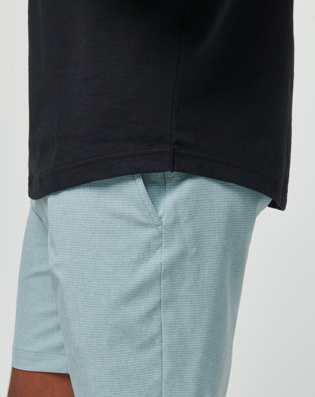 Living Aloha Tee Black | Travis Mathew Signature