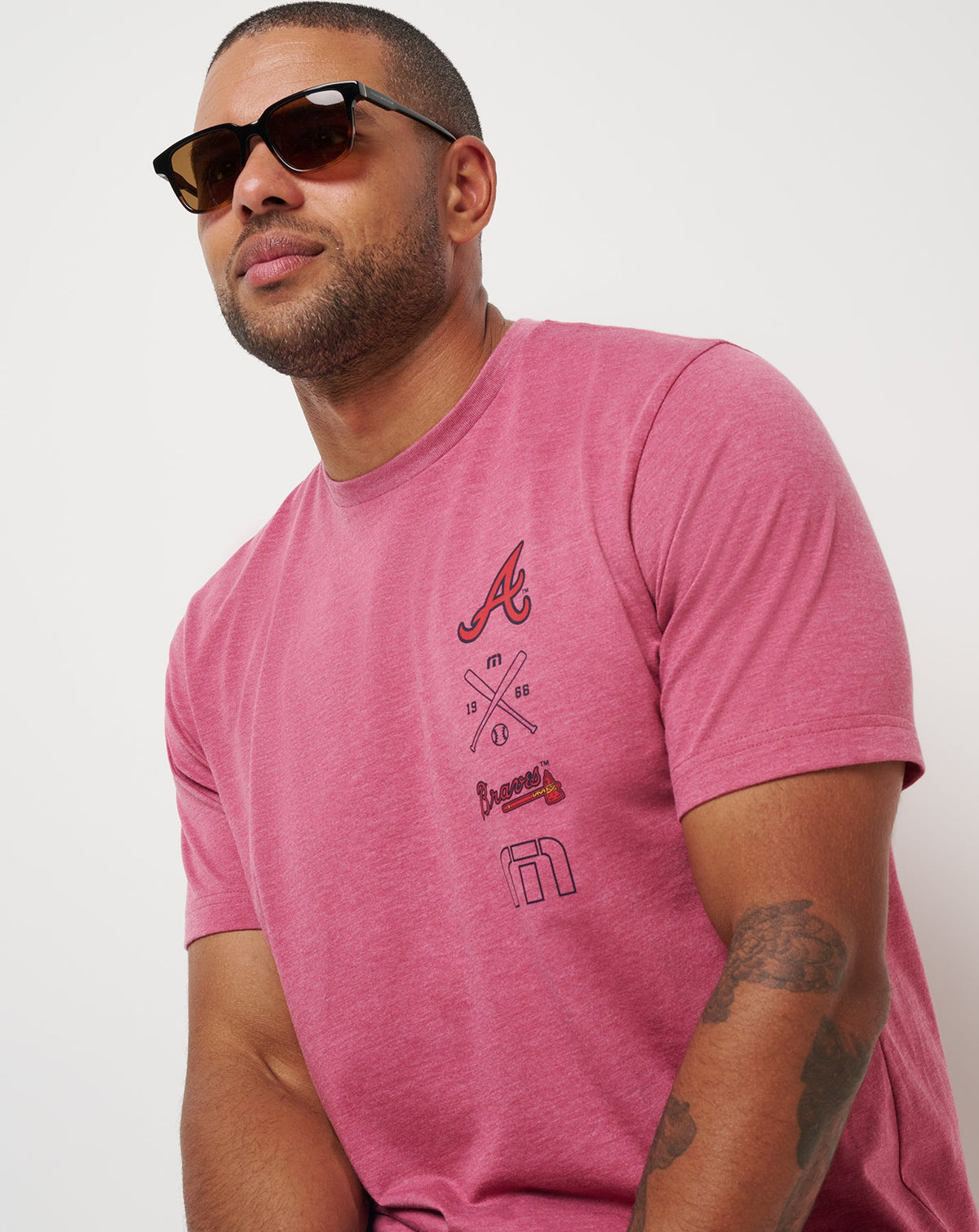 Atlanta Braves Sunset Slam 2.0 Tee Heather Red | Travis Mathew Great Value
