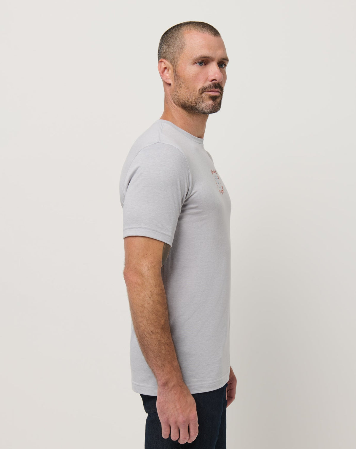 Short Layover Tee Heather Light Grey | Travis Mathew Exclusive