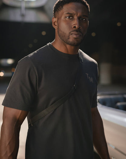 End Around Tee Black | Travis Mathew Premium