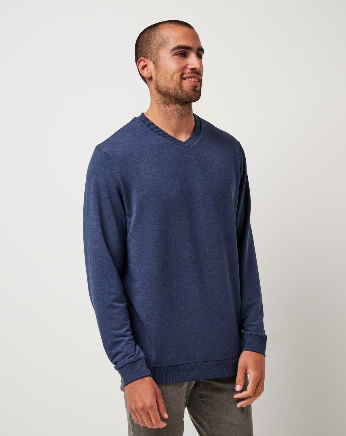 Amenities V-Neck Crew Heather Blue Nights | Travis Mathew Signature