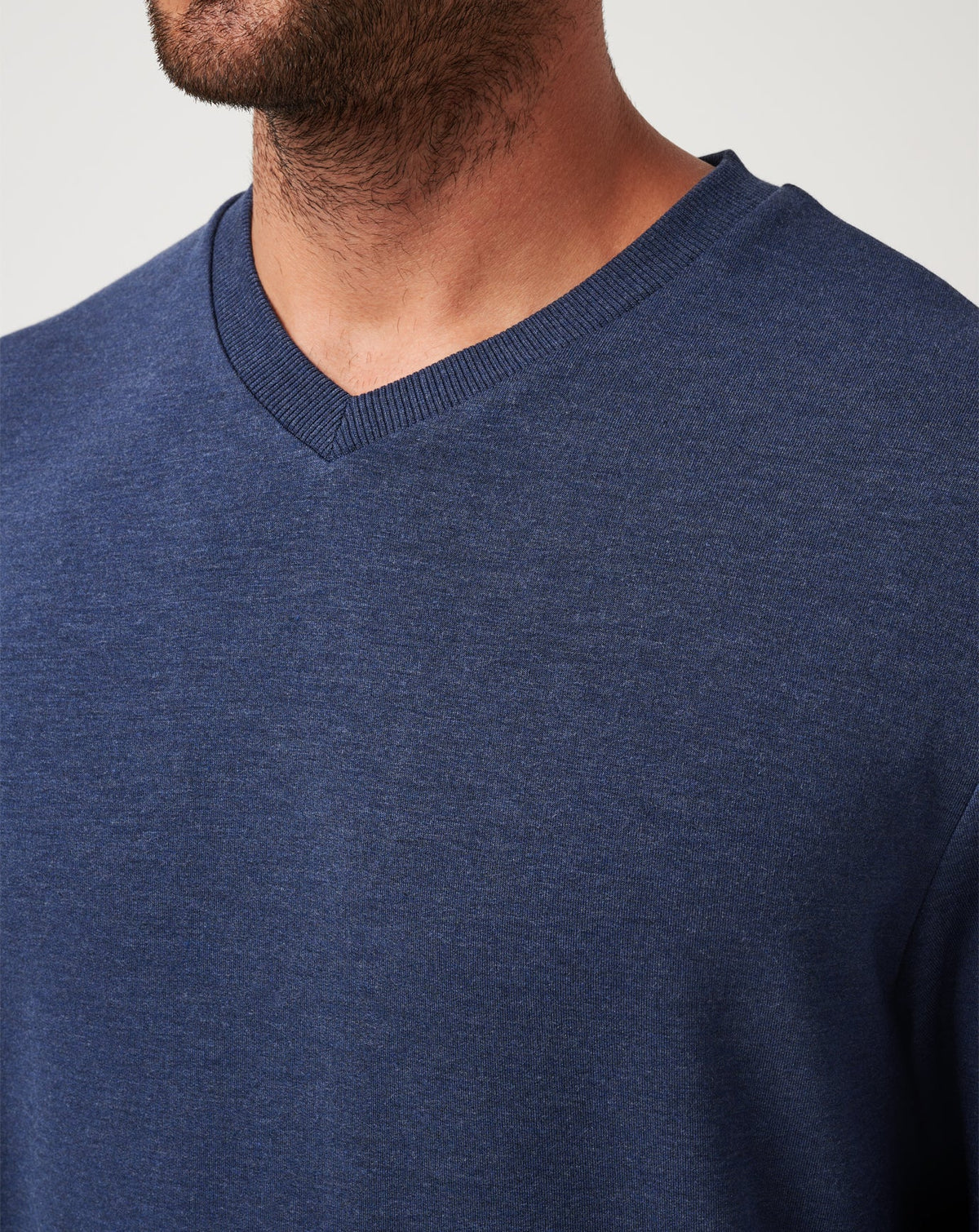 Amenities V-Neck Crew Heather Blue Nights | Travis Mathew Signature