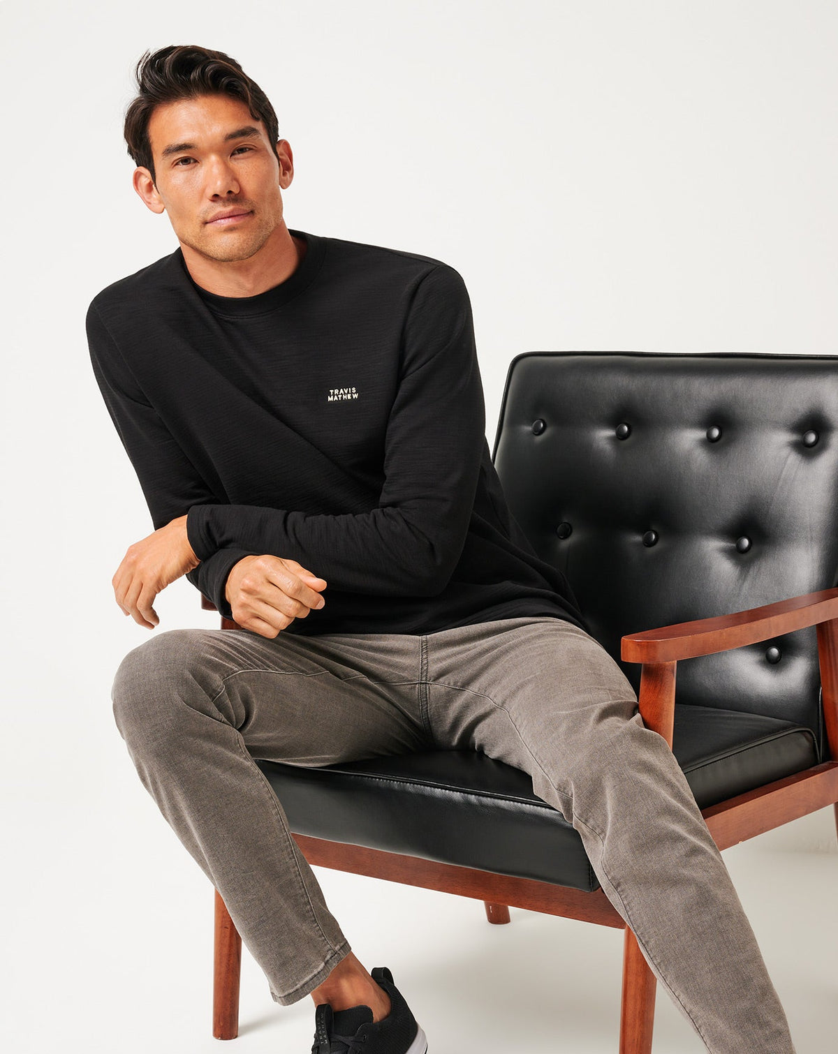Man About Town Crew Black | Travis Mathew Classic