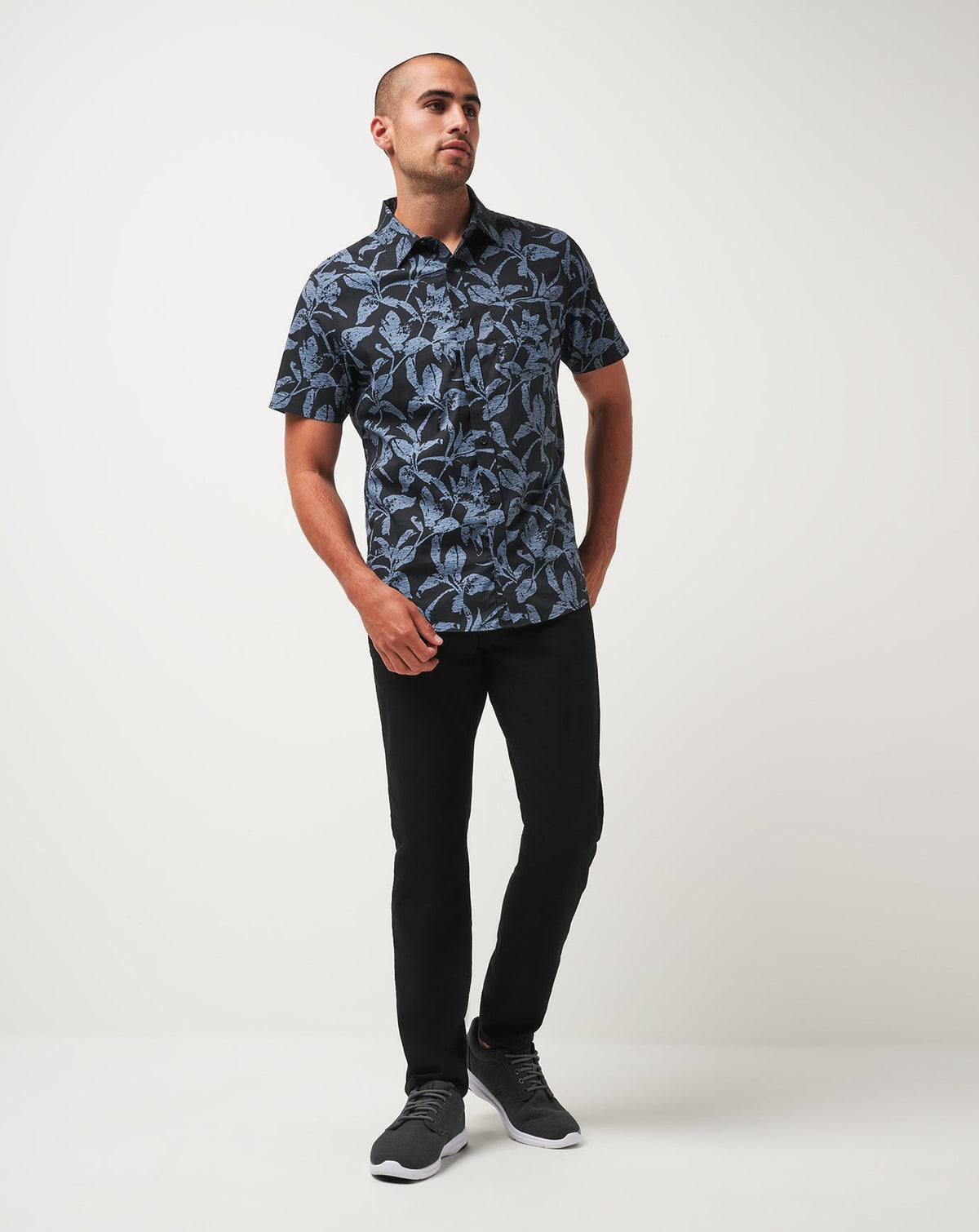 Photo Finish Button-Up Black | Travis Mathew Everyday