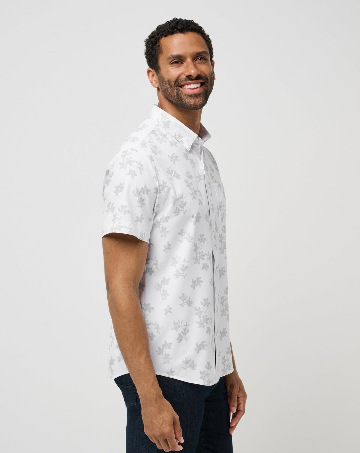 Mist On The Lake Button-Up White | Travis Mathew Exclusive
