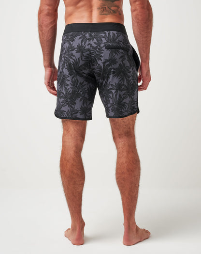 No Wake Zone Boardshort Black | Travis Mathew Classic