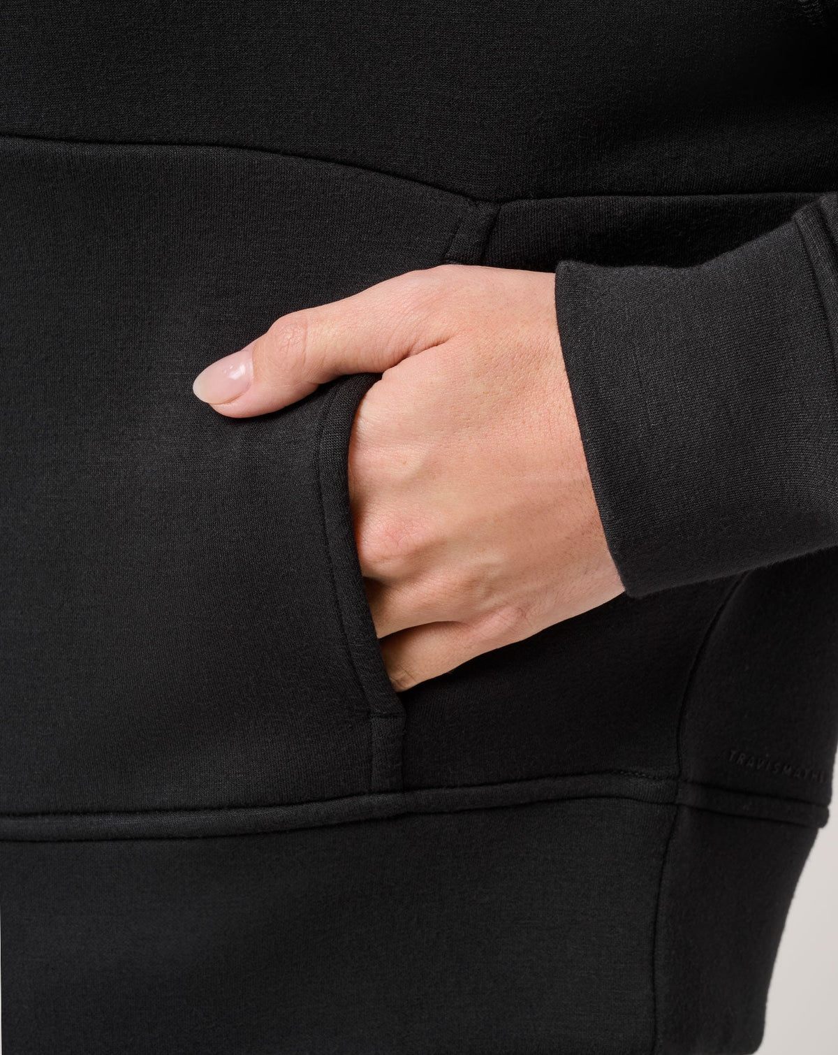 Skyloft Soft Half Zip 2.0 Black | Travis Mathew Quality