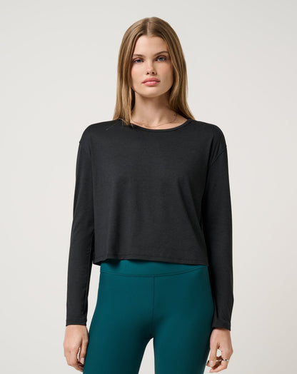 Skyloft Light Celestia Top Heather Black | Travis Mathew Value