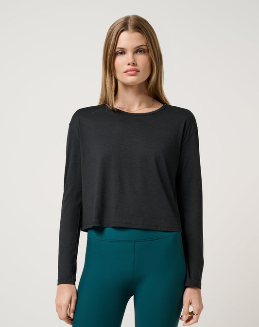 Skyloft Light Celestia Top Heather Black | Travis Mathew Value