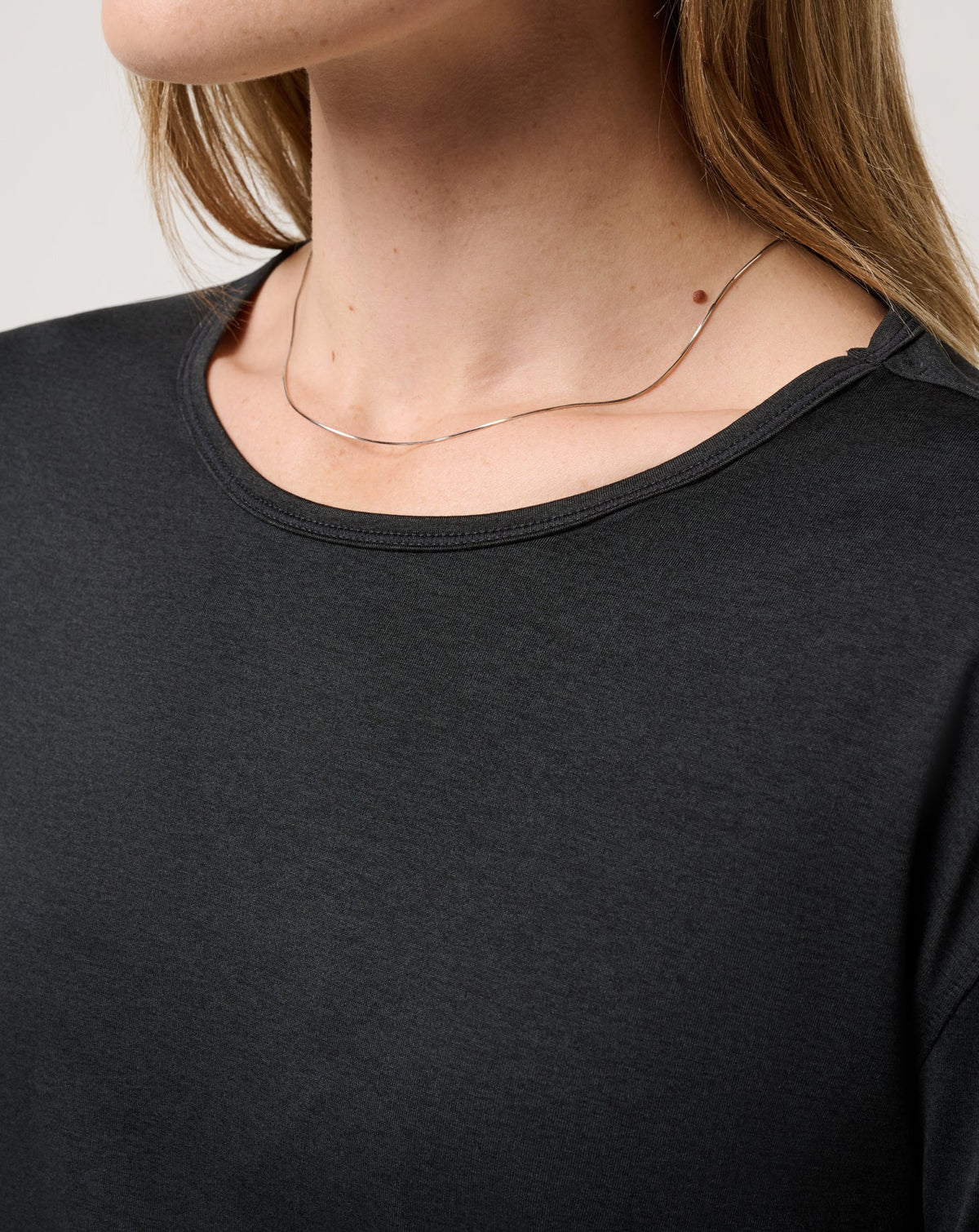 Skyloft Light Celestia Top Heather Black | Travis Mathew Value