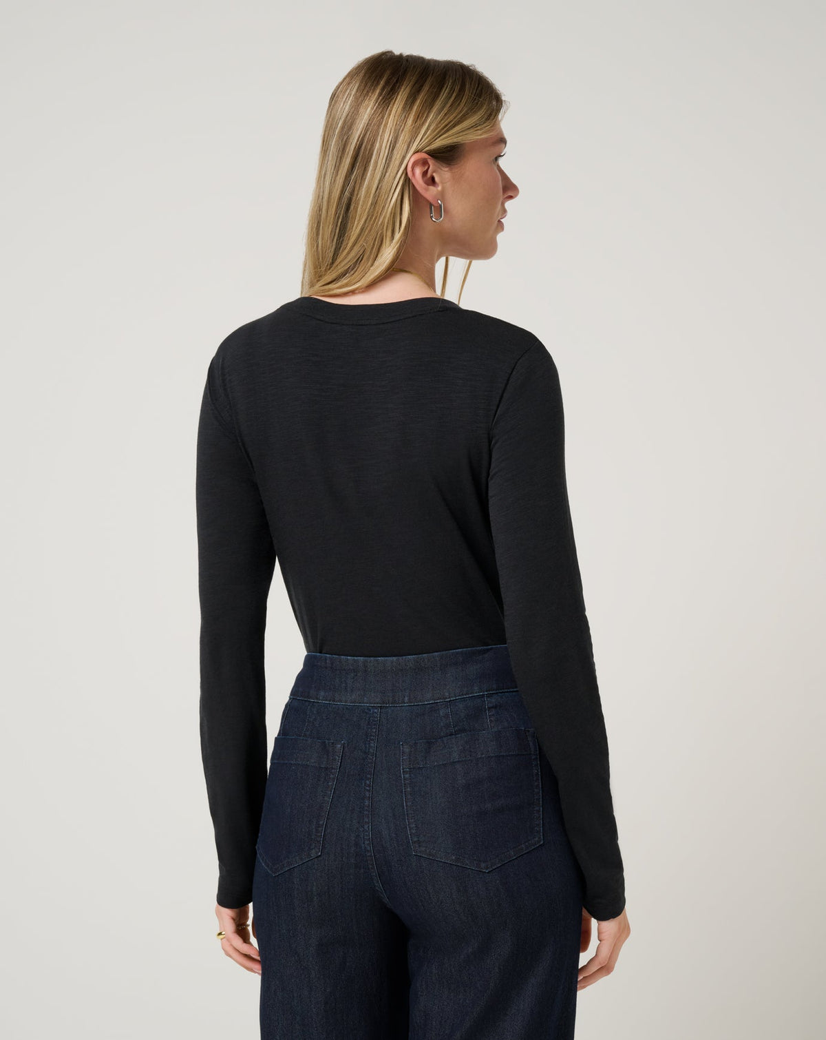 Cloud Long Sleeve Tee Black | Travis Mathew Customer Favorite