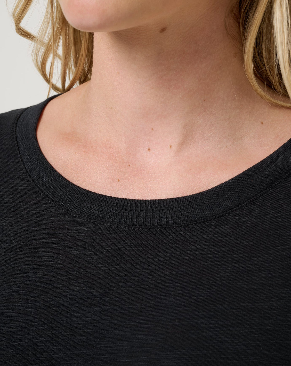 Cloud Long Sleeve Tee Black | Travis Mathew Customer Favorite