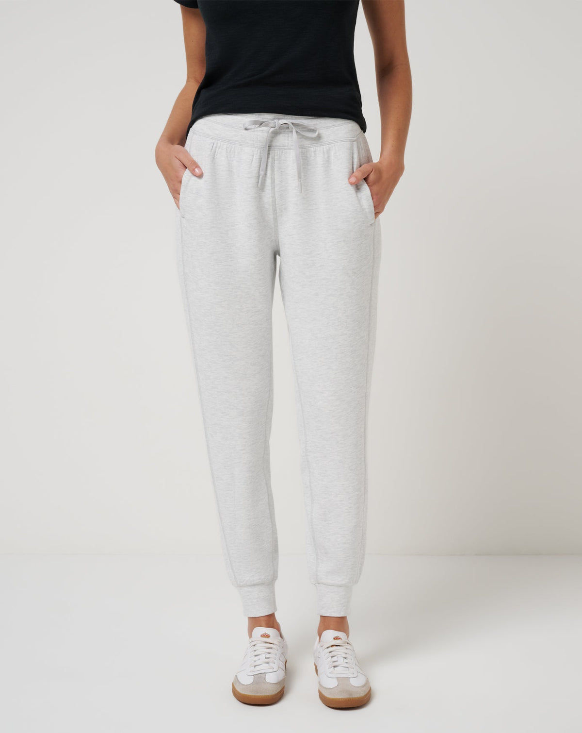 Skyloft Soft Jogger Heather Light Grey | Travis Mathew Classic
