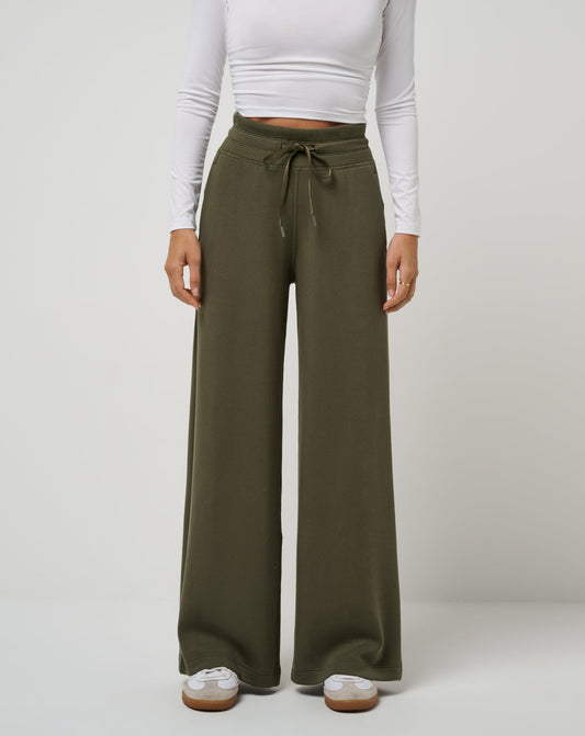Skyloft Soft Wide Leg Pant Grape Leaf | Travis Mathew Everyday