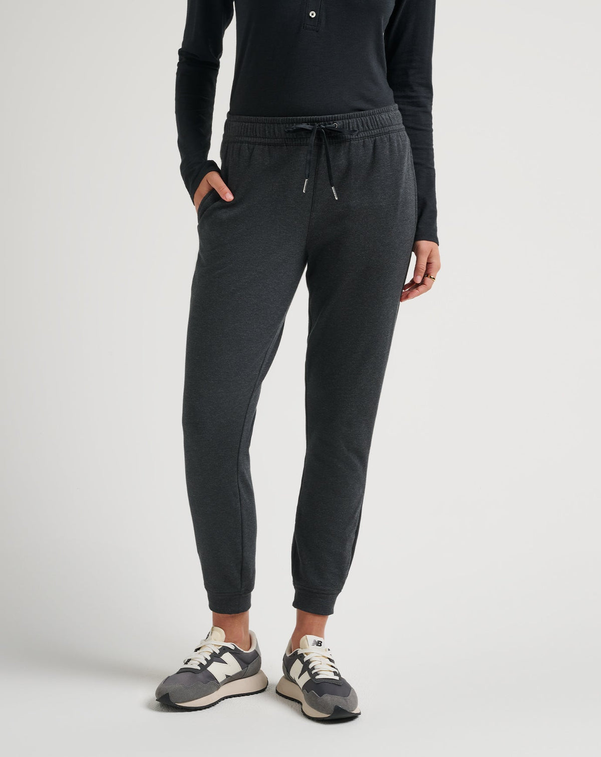 Cloud Fleece Jogger Heather Black | Travis Mathew Essential
