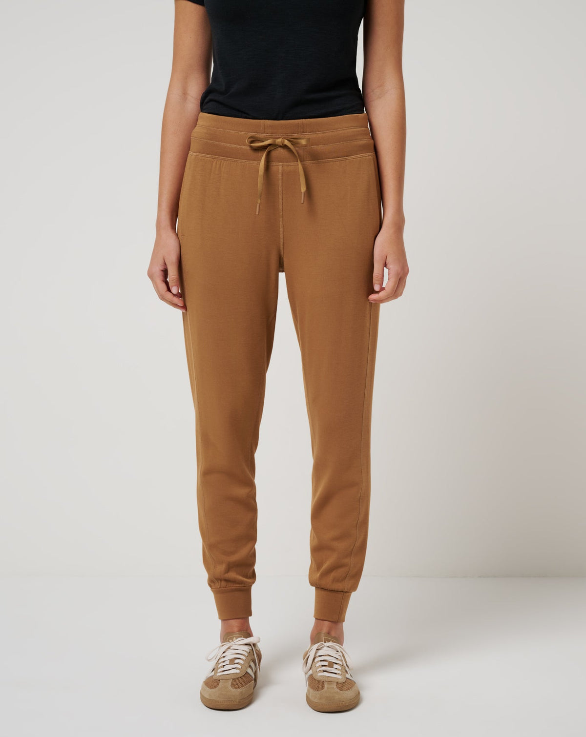 Skyloft Soft Jogger Chestnut | Travis Mathew Recommended
