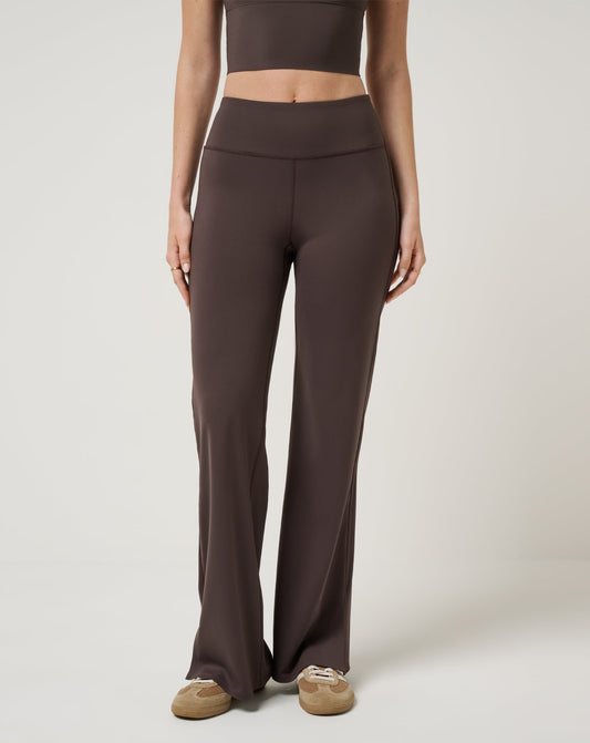 Moveknit Bonded Pant Coffee Grounds | Travis Mathew Signature