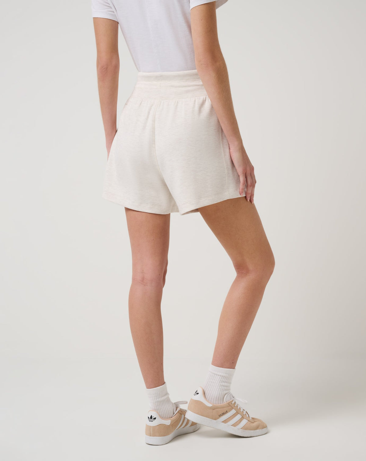 Skyloft Soft Tie Short Heather Brazillian Sand | Travis Mathew Classic