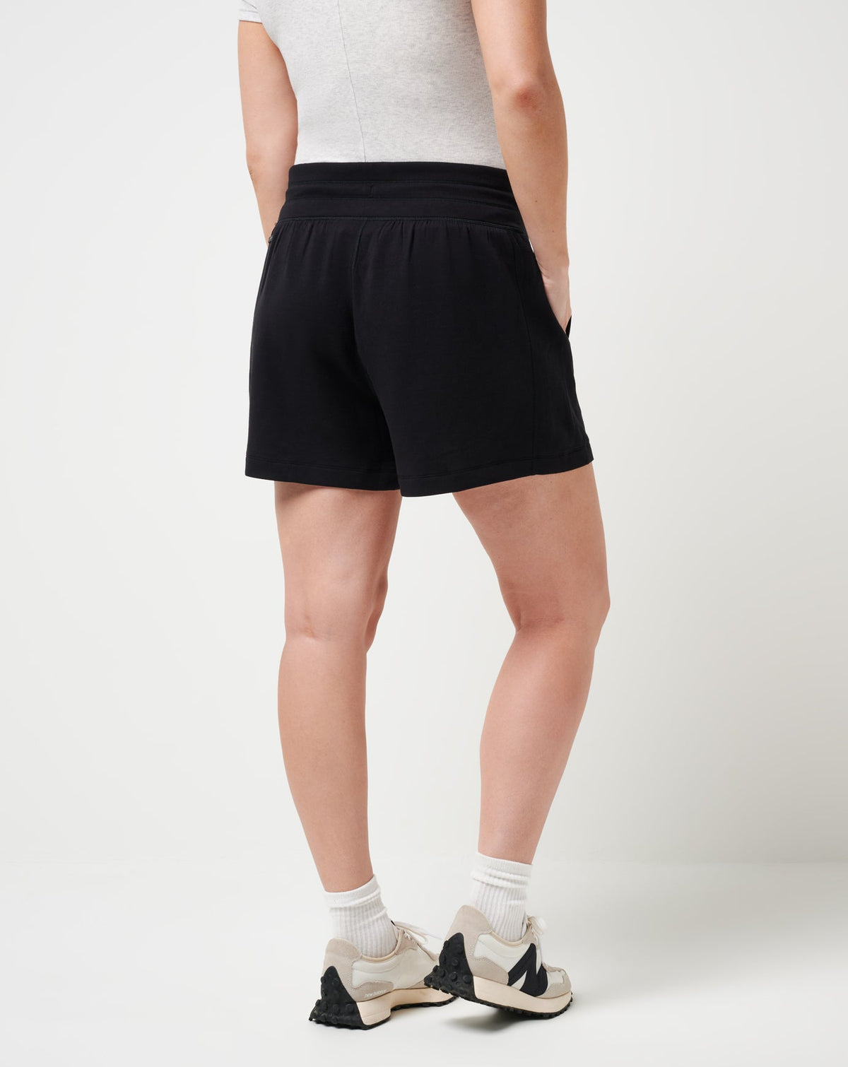 Skyloft Soft Tie Short Black | Travis Mathew Deals