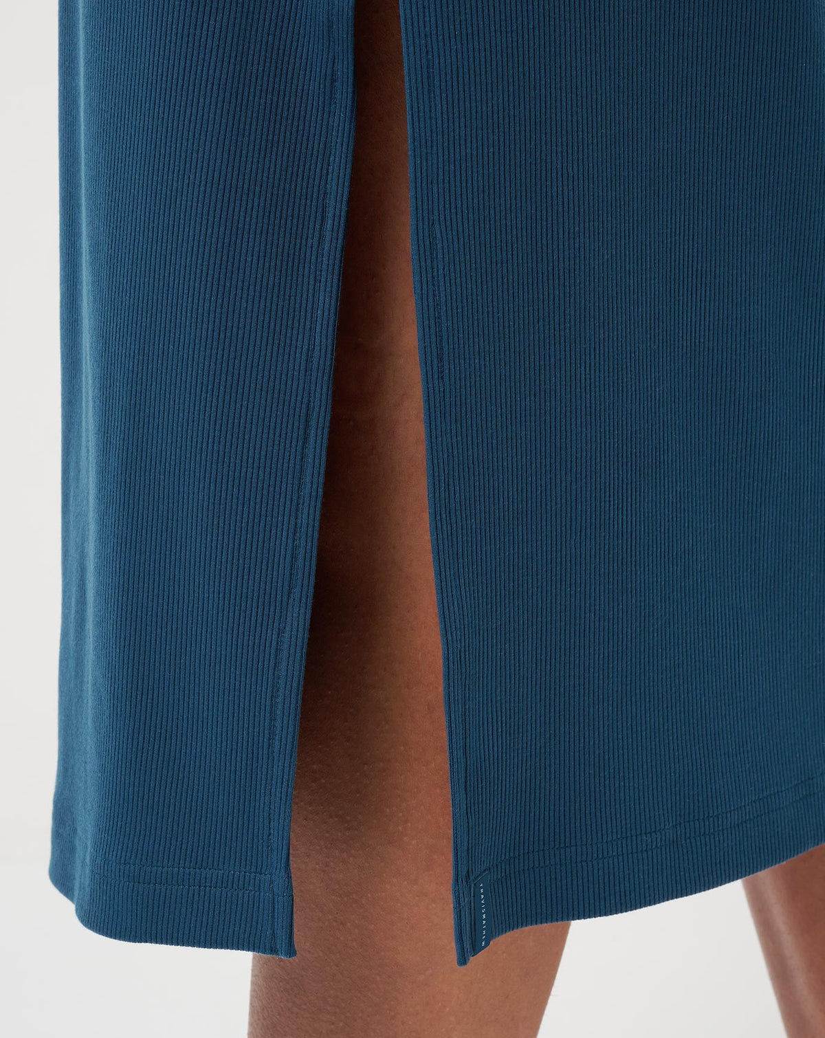 Pinot Cloud Midi Dress Poseidon | Travis Mathew Quality