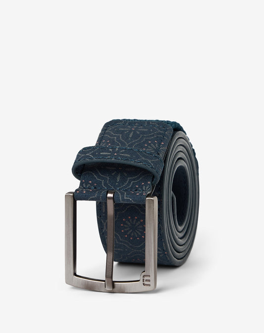 World Link Hybrid Stretch Belt Mood Indigo | Travis Mathew Everyday